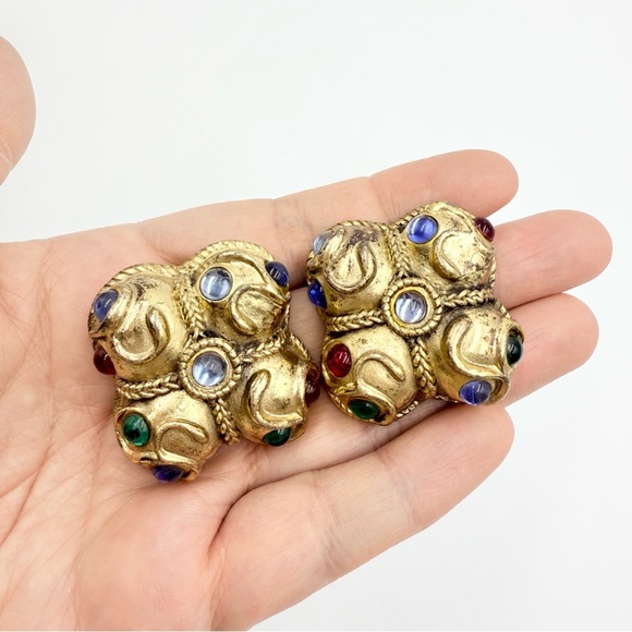 Vintage Moghul-inspired Domed Square Clip-On Earrings in Rich Gilt Gold-Tone - Picture 1 of 7